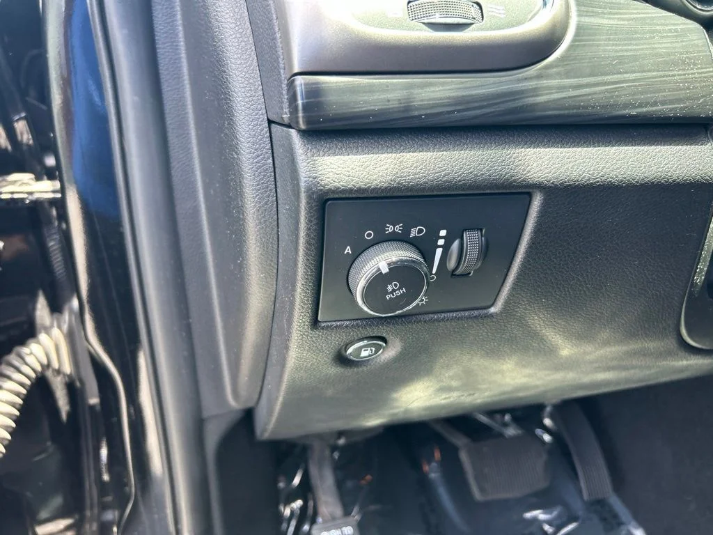 Used 2021 Black Jeep Laredo E image 36