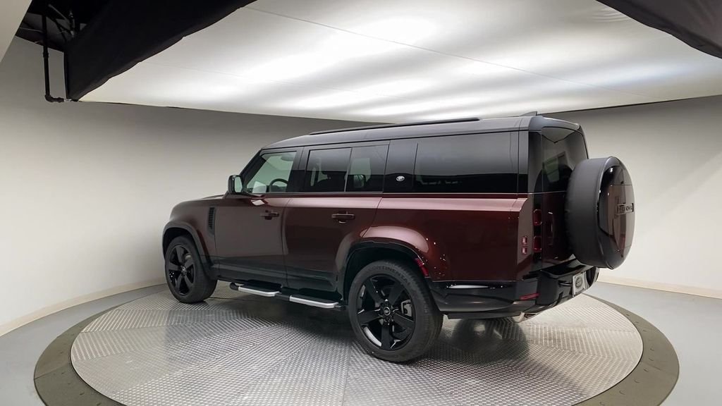 Used 2023 Sedona Red Land Rover X-Dynamic SE image 6
