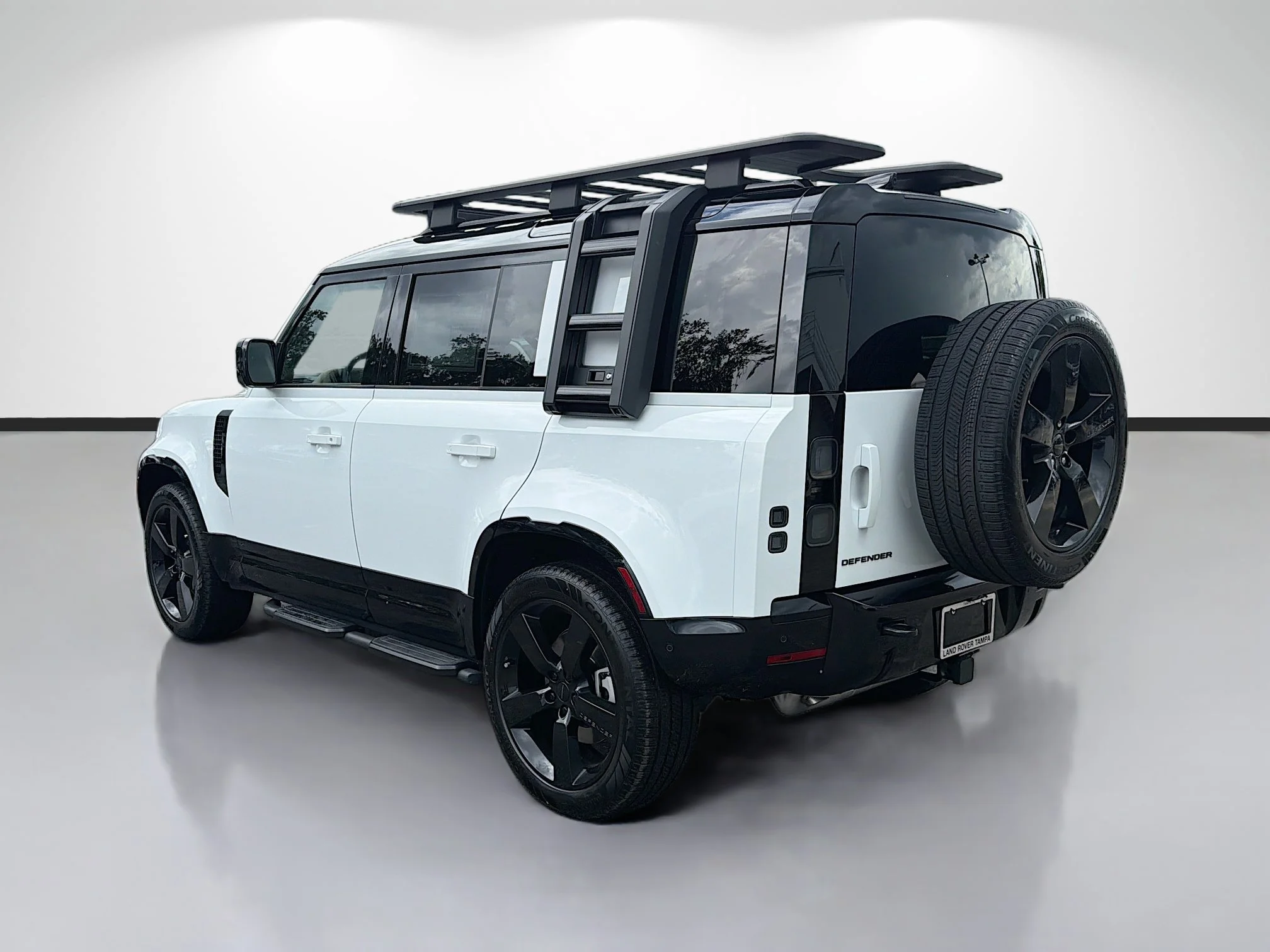 New 2026 Fuji White Land Rover X-Dynamic SE image 3