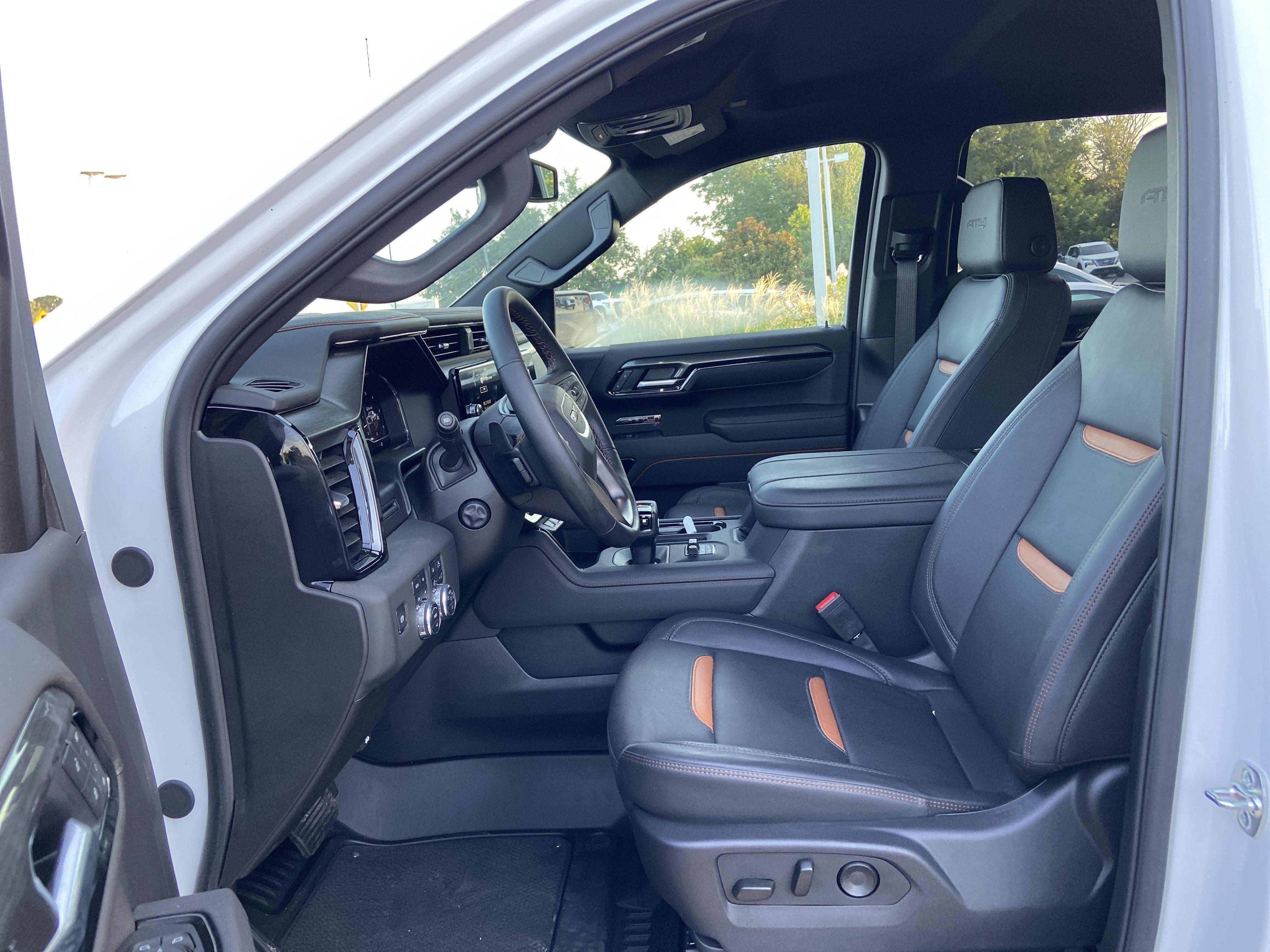 Used 2025 Summit White GMC AT4 image 34