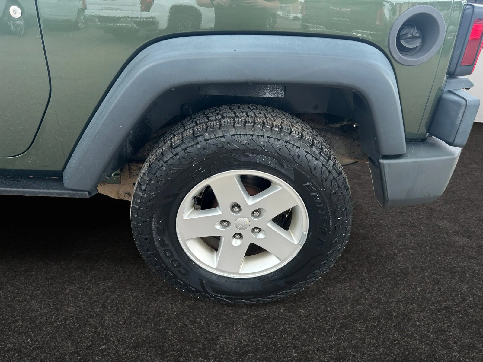 Used 2009 Jeep Green Metallic Jeep X image 9