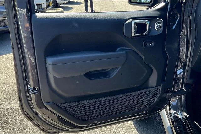 2025 Jeep Wrangler 4-Door Rubicon - Photo 21