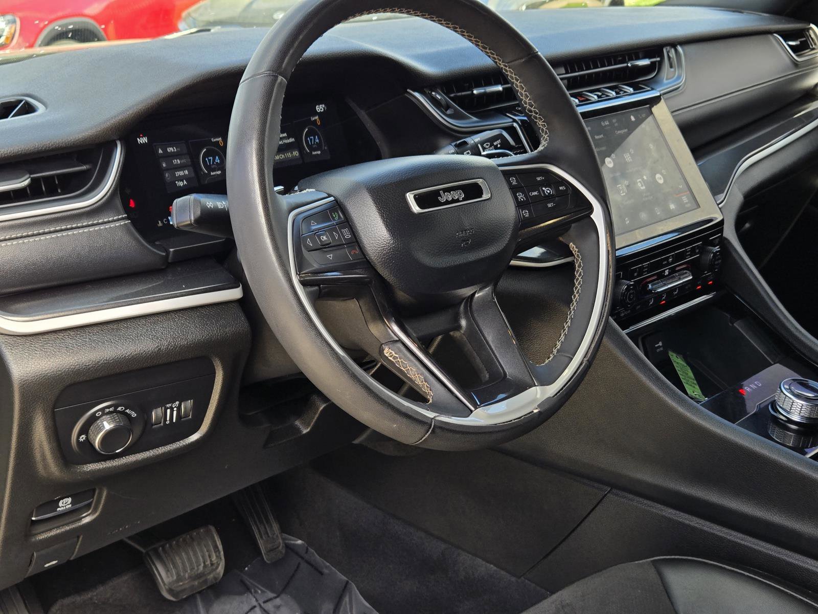 Used 2023 Diamond Black Crystal Pearlcoat Jeep Altitude image 27