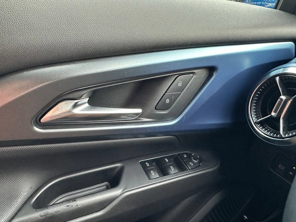 2025 Chevrolet Equinox EV LT - Photo 13