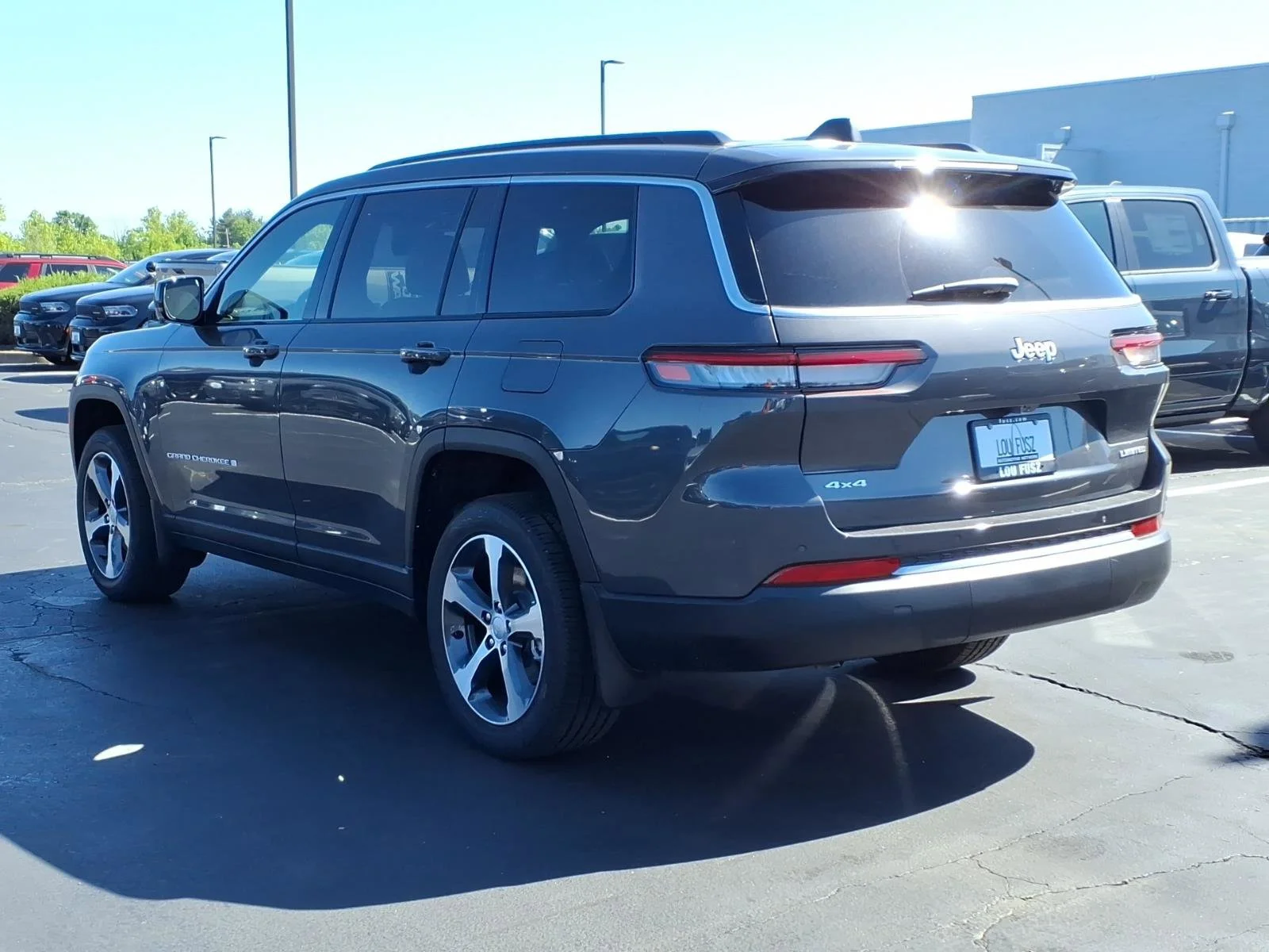 New 2026 Baltic Gray Metallic Clear-Coat Exterior Paint Jeep Limited image 4