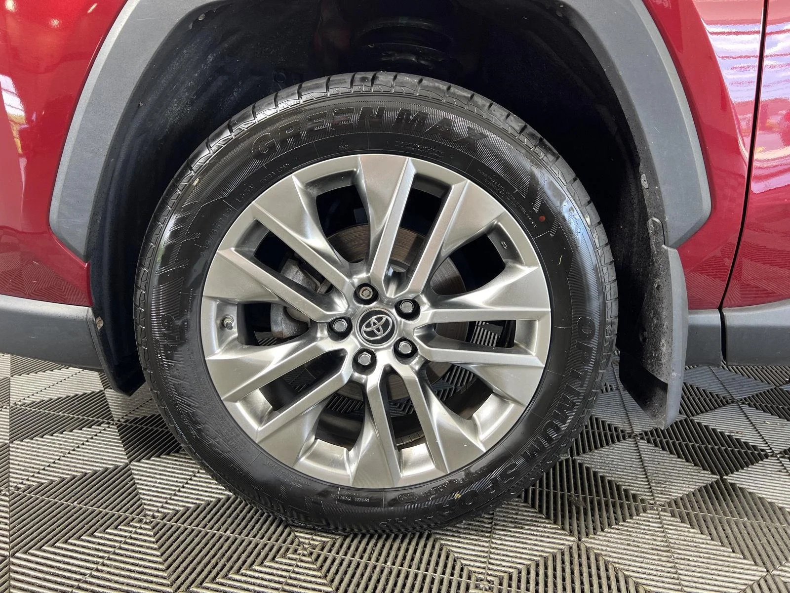 Used 2019  Toyota Limited image 32