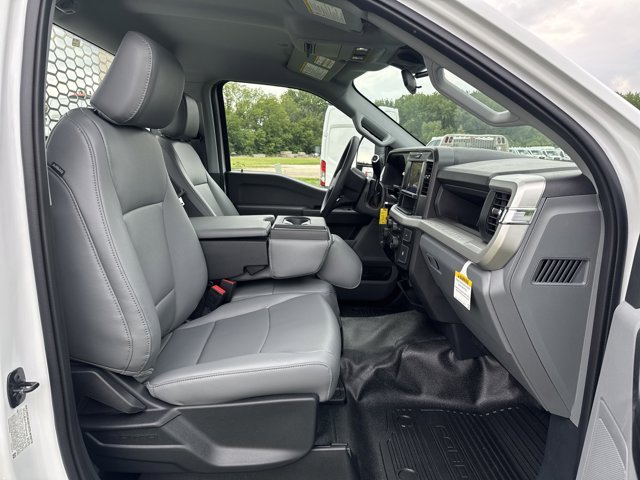 2025 Ford F-450 Super Duty Chassis Cab XL - Photo 9