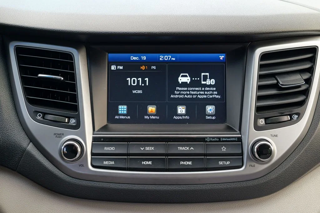 Used 2018 Molten Silver Hyundai SEL image 43