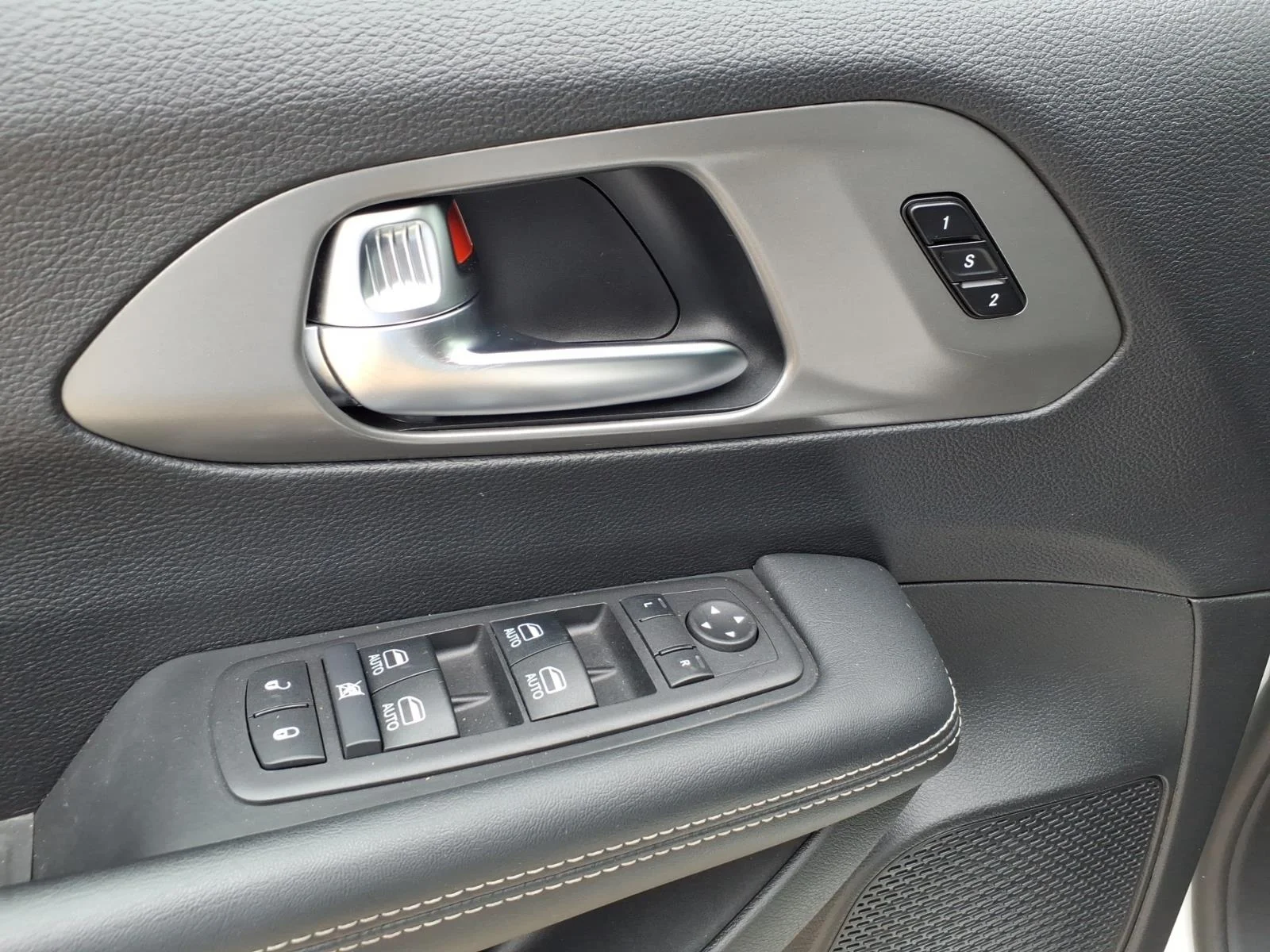 2025 Chrysler Pacifica Select - Photo 21