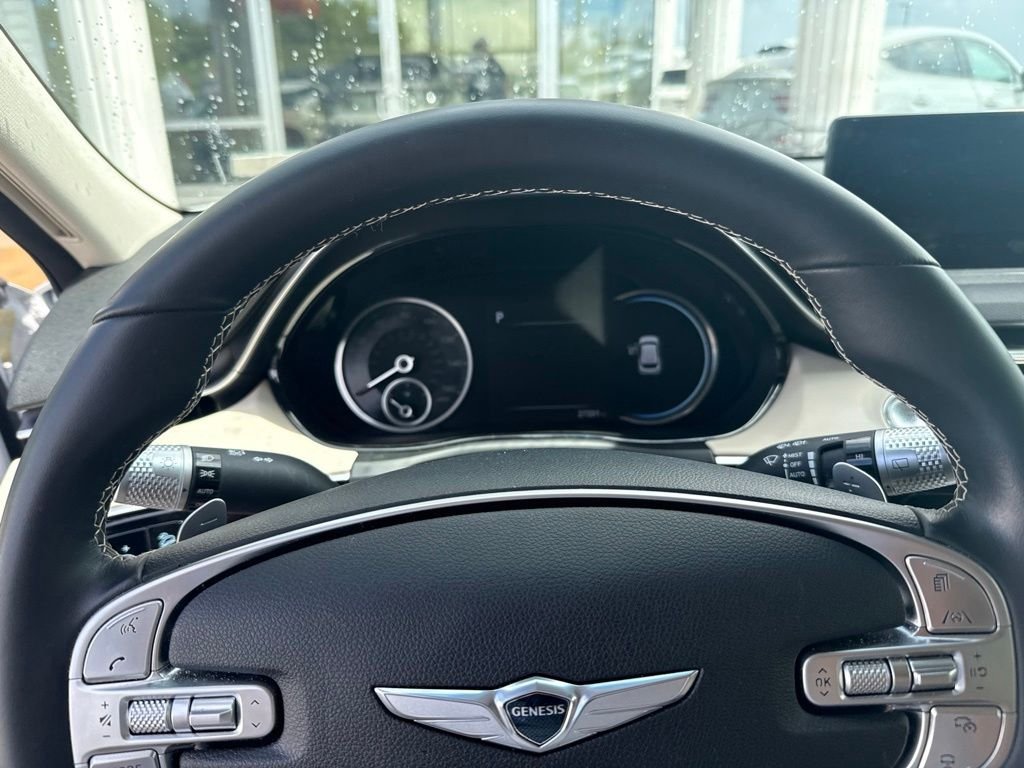 Used 2025 White Genesis 2.5T image 7
