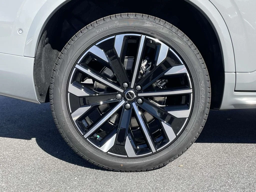 2026 Volvo XC90 Plus - Photo 32