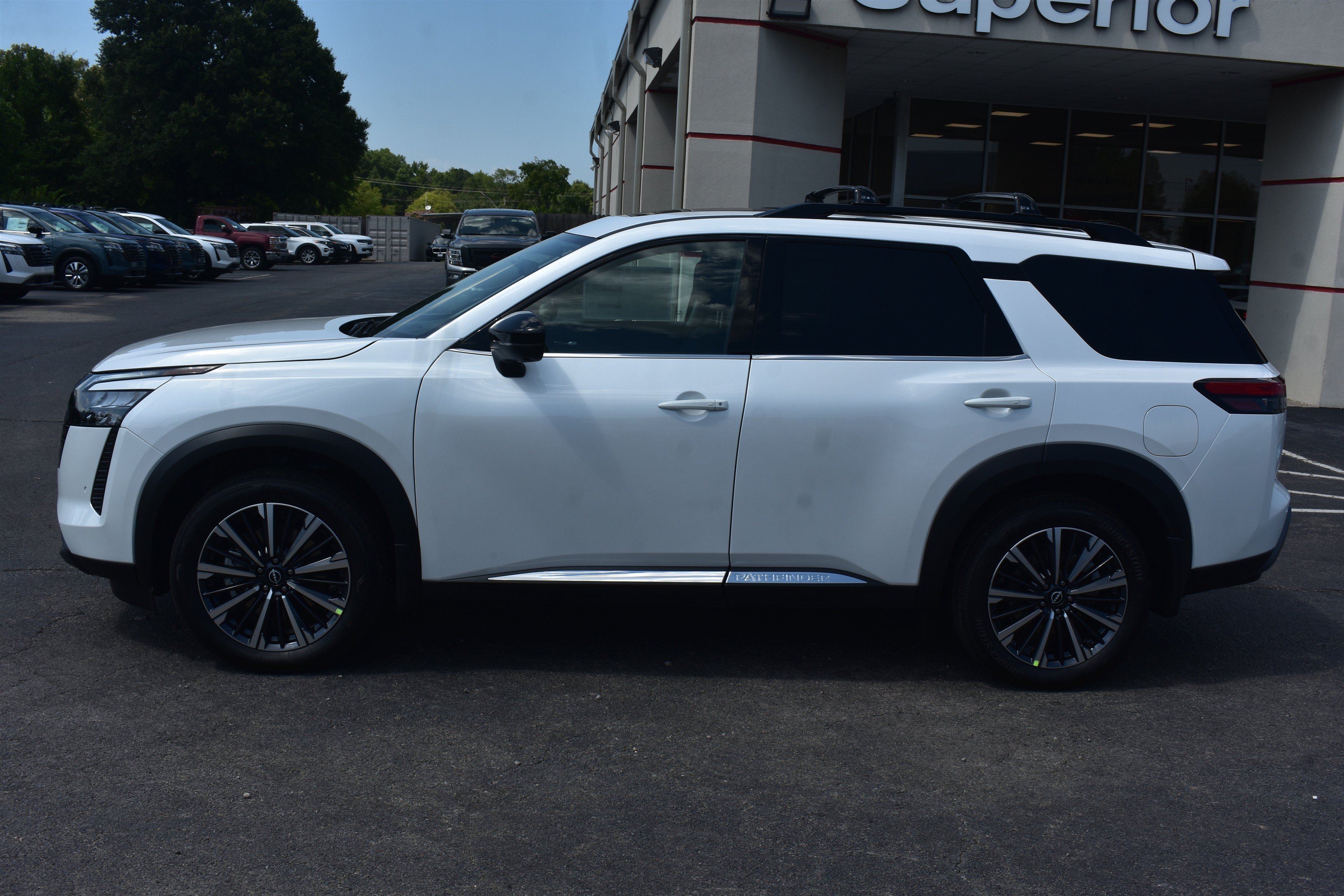 New 2026 Everest White Pearl TriCoat Nissan Platinum image 9