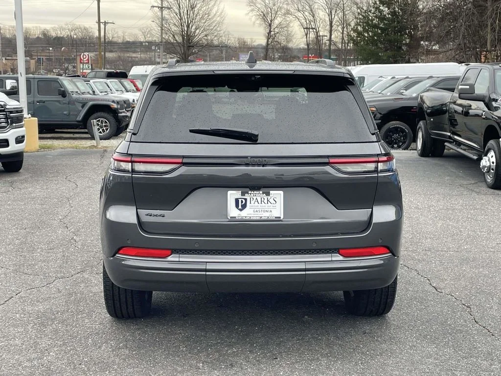 New 2026 Baltic Gray Metallic Clear-Coat Exterior Paint Jeep Limited Reserve image 7