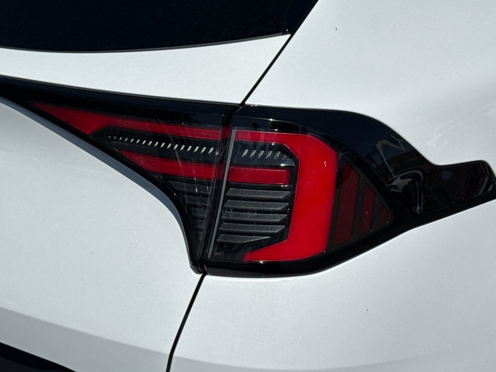 New 2026 Glacial White Pearl Kia EX image 31