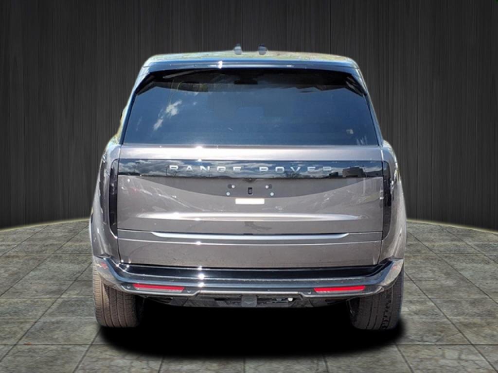 New 2026 Charente Grey LAND ROVER SE image 3