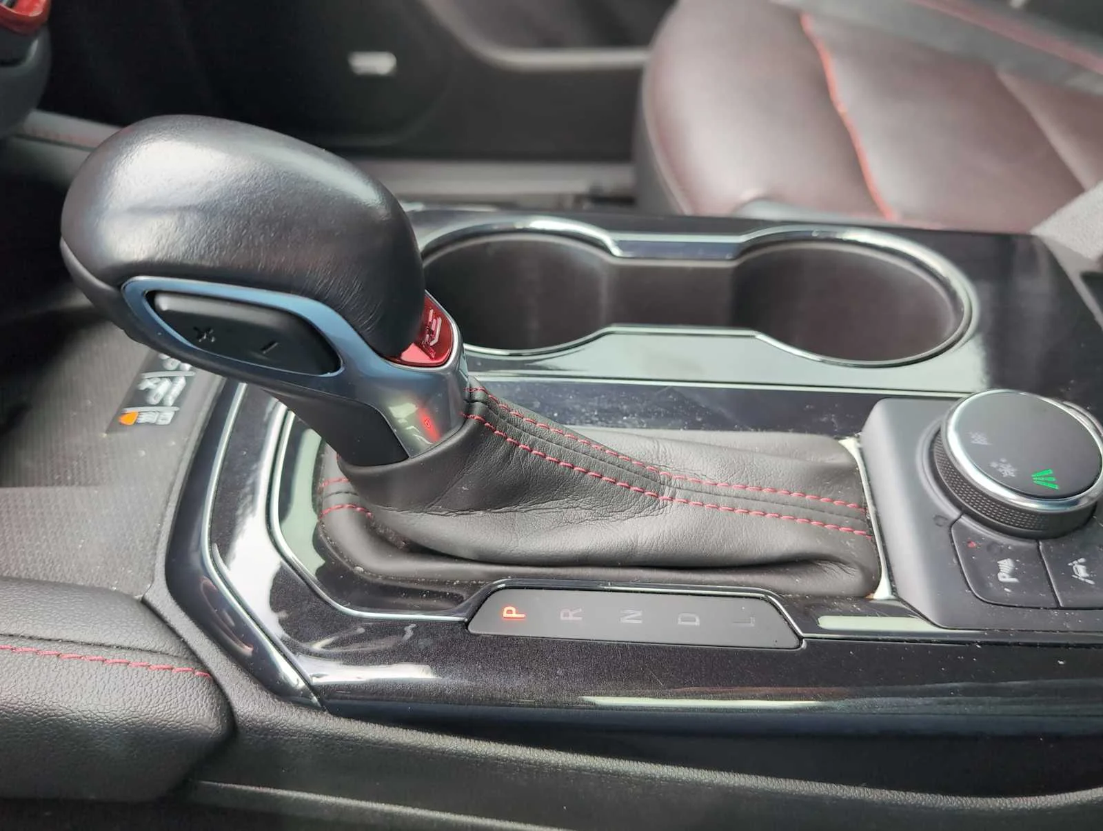 Used 2020 BLACK Chevrolet RS image 17