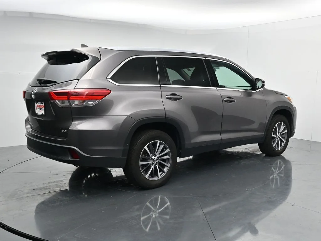 Used 2019 Gray Toyota XLE image 7