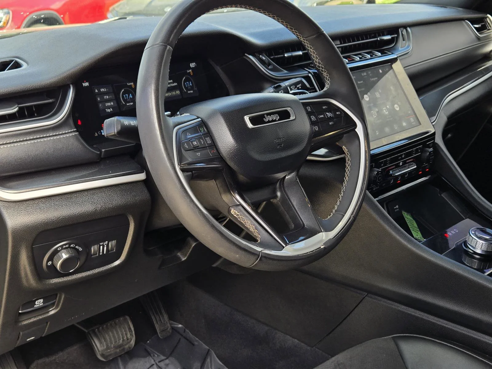 Used 2023 Diamond Black Crystal Pearlcoat Jeep Altitude image 27