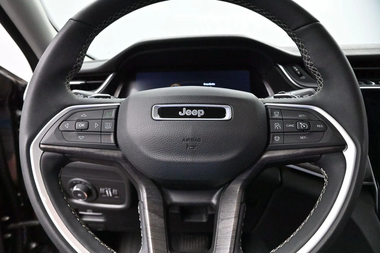 Used 2023 Rocky Mountain Pearlcoat Jeep Limited image 19