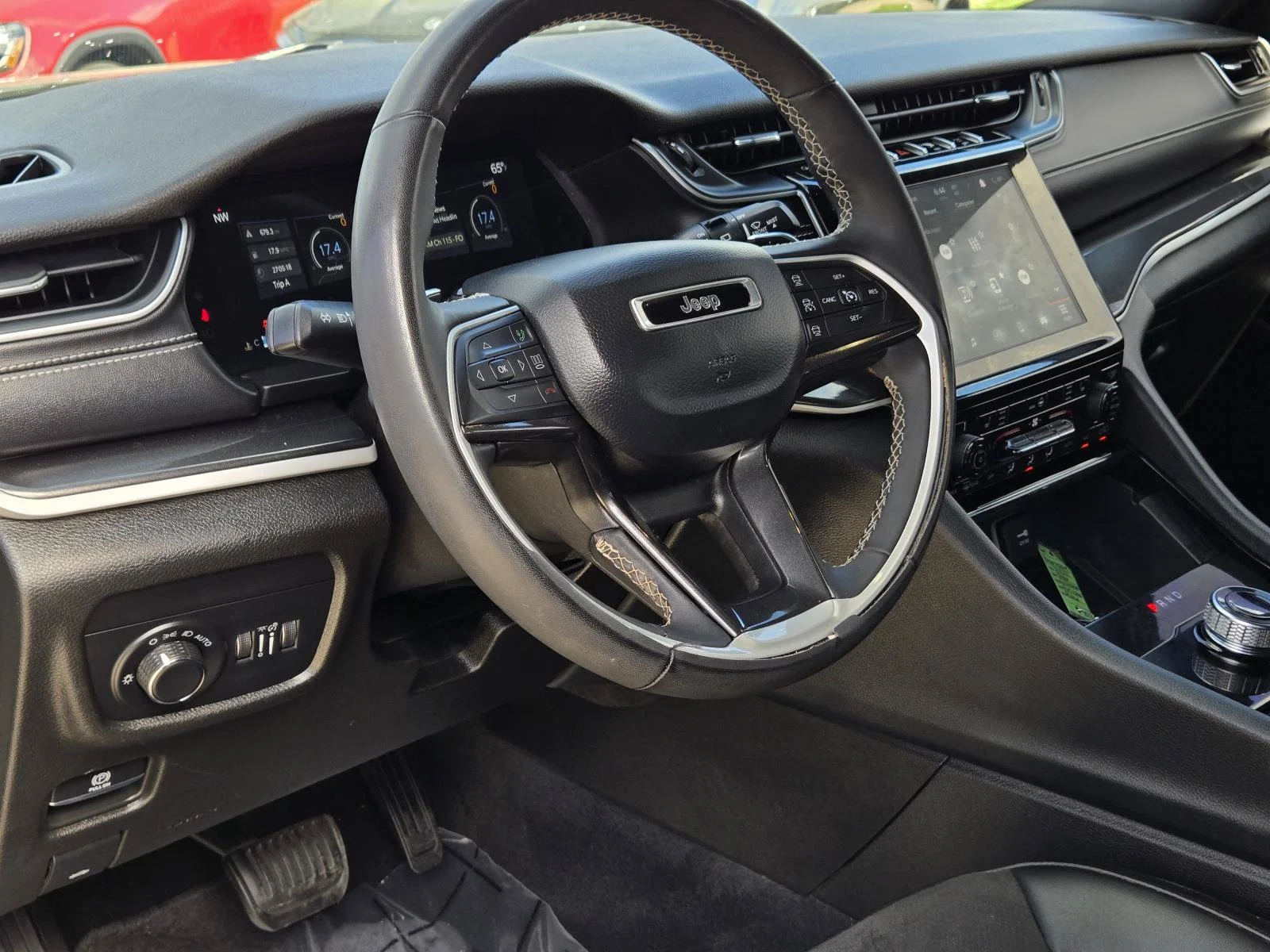 Used 2023 Diamond Black Crystal Pearlcoat Jeep Altitude image 27