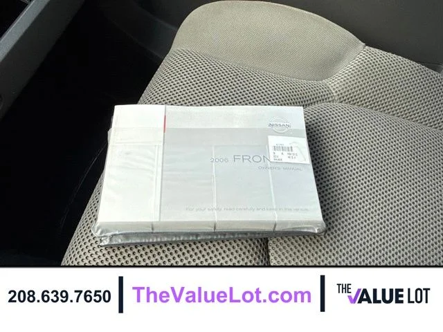 Used 2006 White Nissan SE image 22