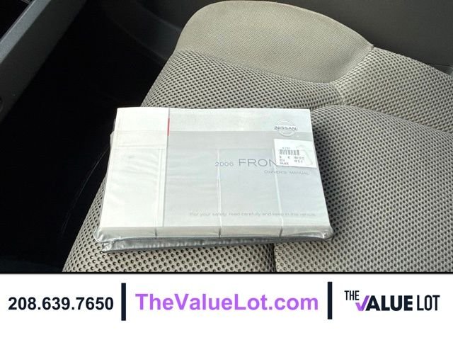 Used 2006 White Nissan SE image 22
