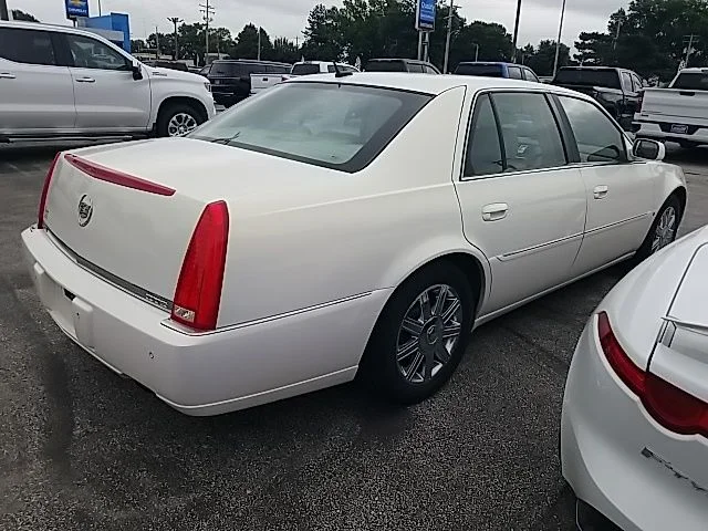 Used 2006 White Cadillac Base image 27
