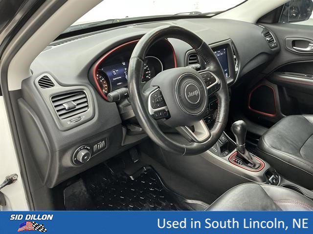 Used 2018 White Clearcoat Jeep Trailhawk image 13