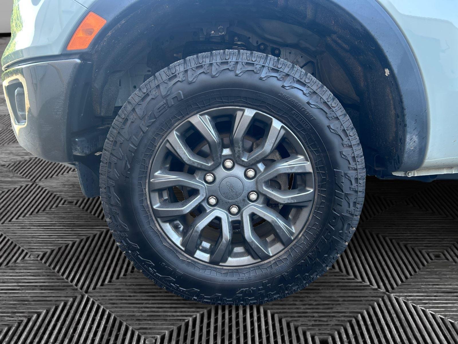 Used 2023 Cactus Gray Ford XLT image 14