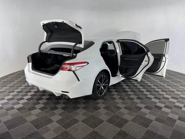 Used 2020 White Toyota SE image 16