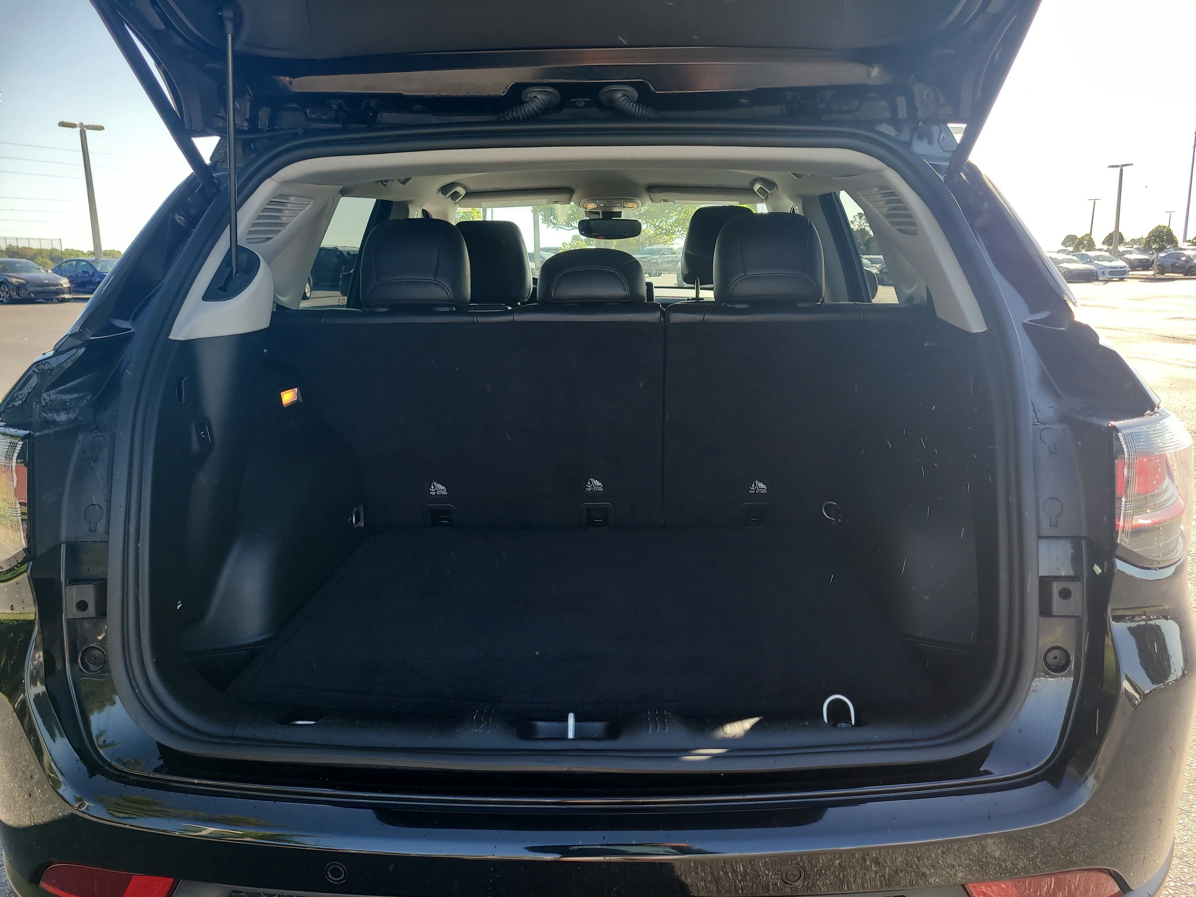 Used 2022 Diamond Black Crystal Pearlcoat Jeep Trailhawk image 10