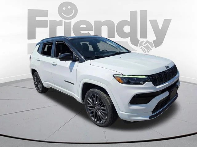 Used 2023 White Jeep Limited image 3
