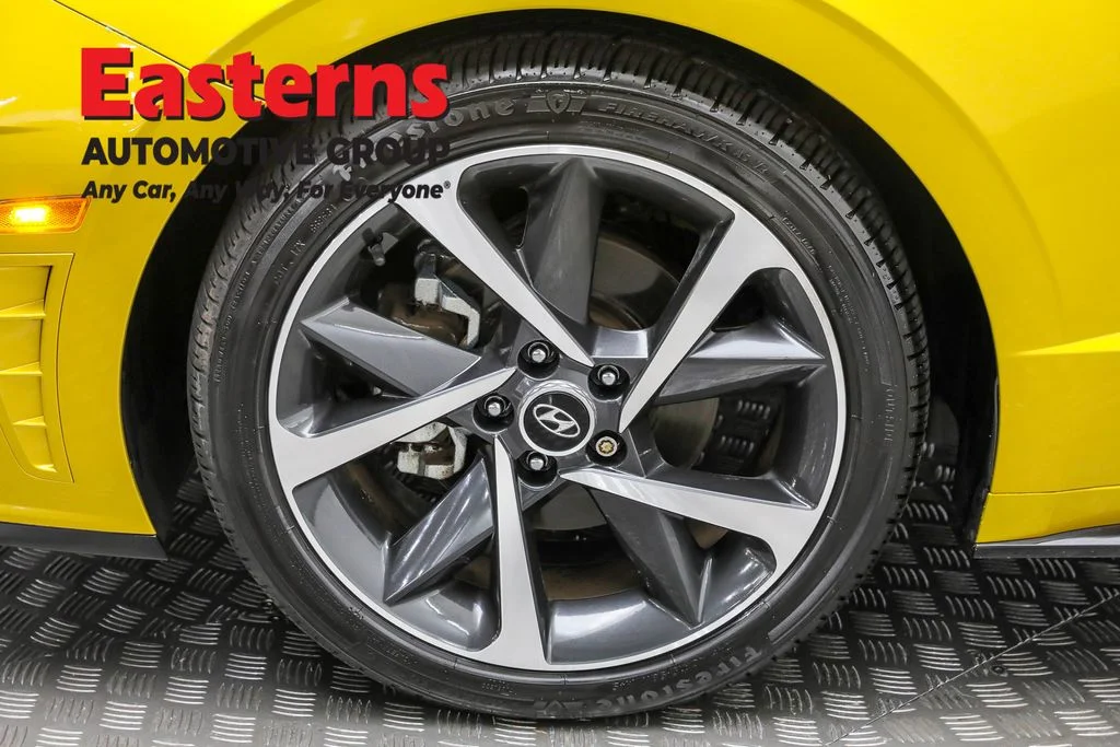 Used 2021 Yellow Hyundai SEL Plus image 31