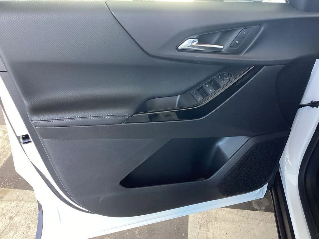 New 2026 Summit White Chevrolet LT image 23