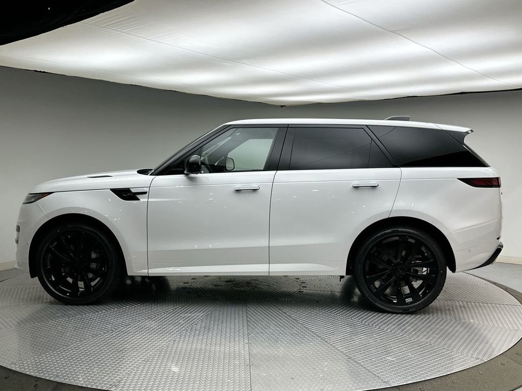 New 2026 Fuji White Land Rover Dynamic SE image 2