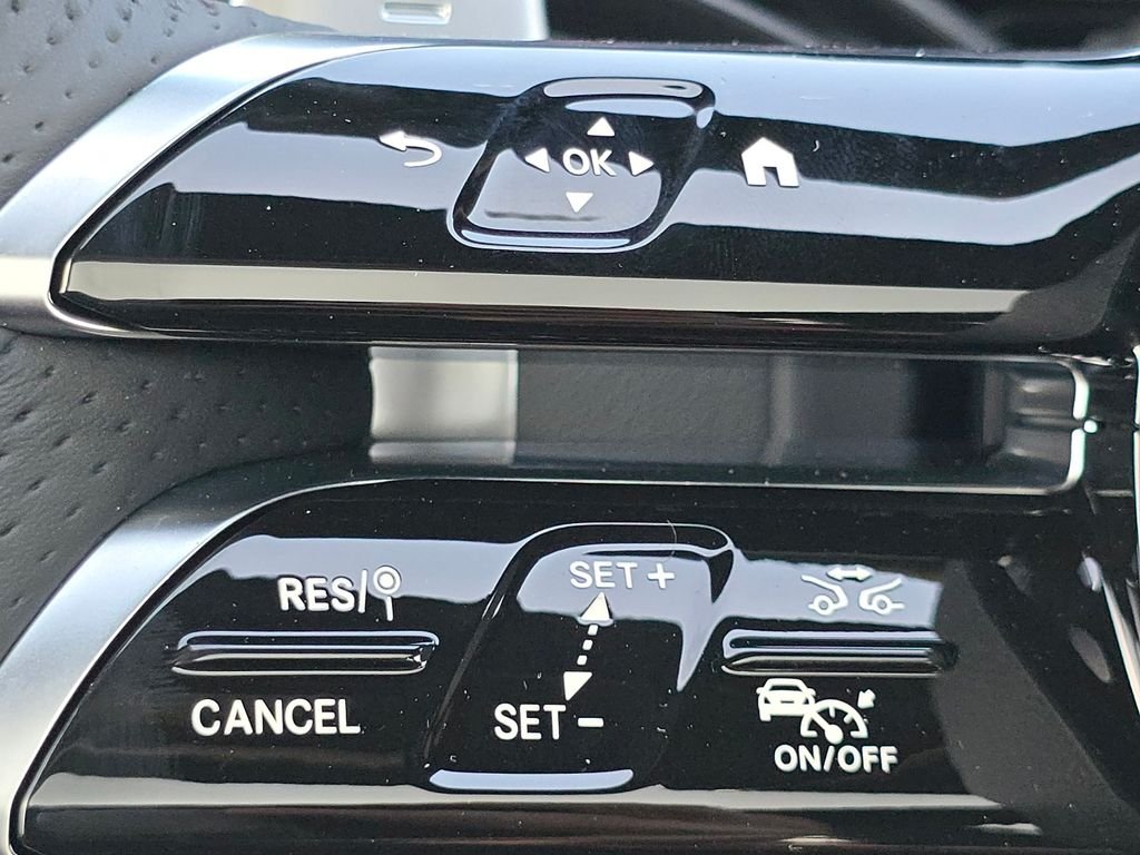 New 2026 Polar White Mercedes-Benz GLC 300 image 34