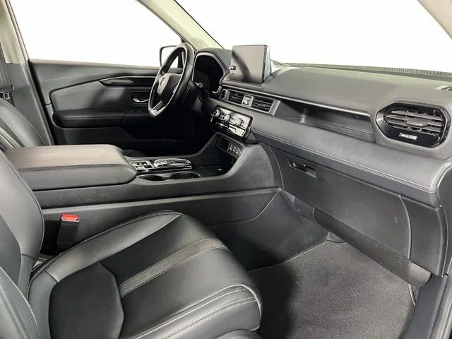 Used 2023  Honda EX-L image 40