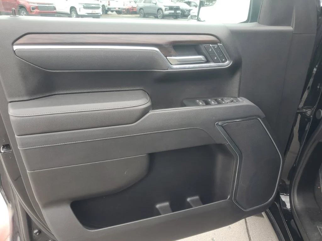 Used 2025 Black GMC SLT image 20