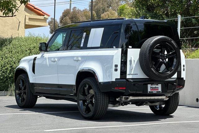New 2026 White Land Rover X-Dynamic SE image 3