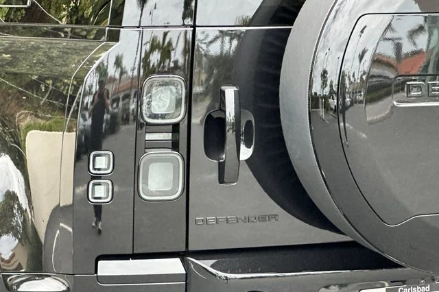 New 2026 Santorini Black Land Rover X-Dynamic SE image 25