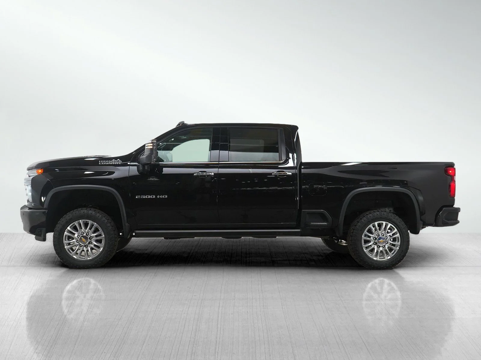 Used 2021 Chevrolet Silverado 2500HD High Country with VIN 1GC1YREY8MF318760 for sale in White Bear Lake, Minnesota