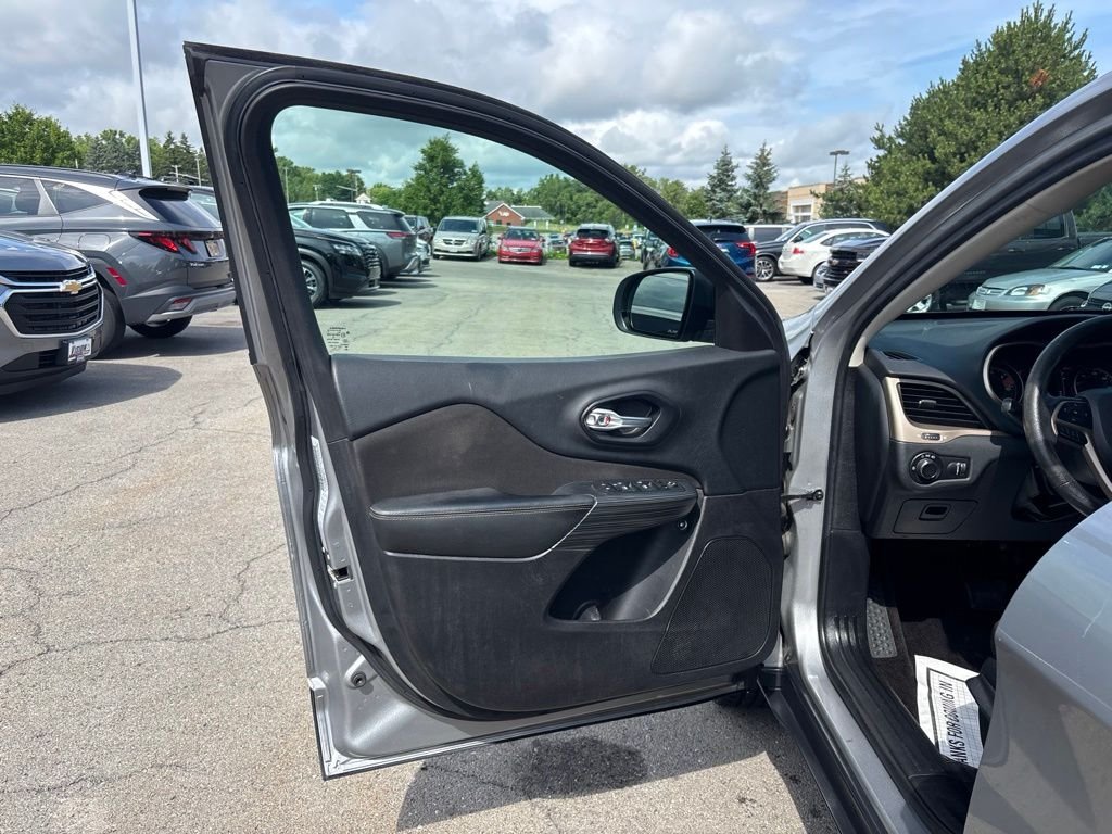 Used 2016 Silver Jeep Sport image 15