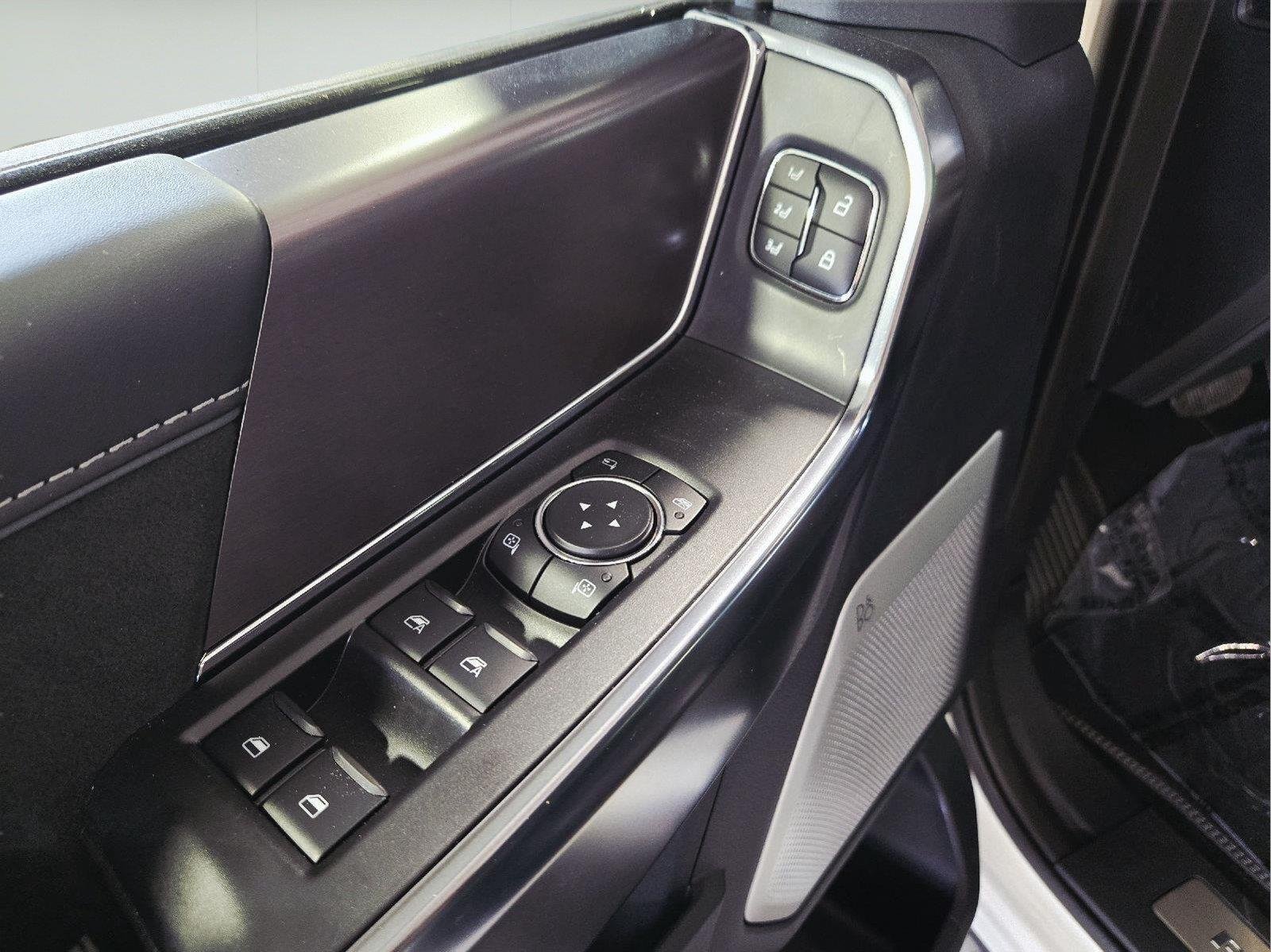 New 2026 Star White Metallic Tri-Coat Ford Platinum® image 18