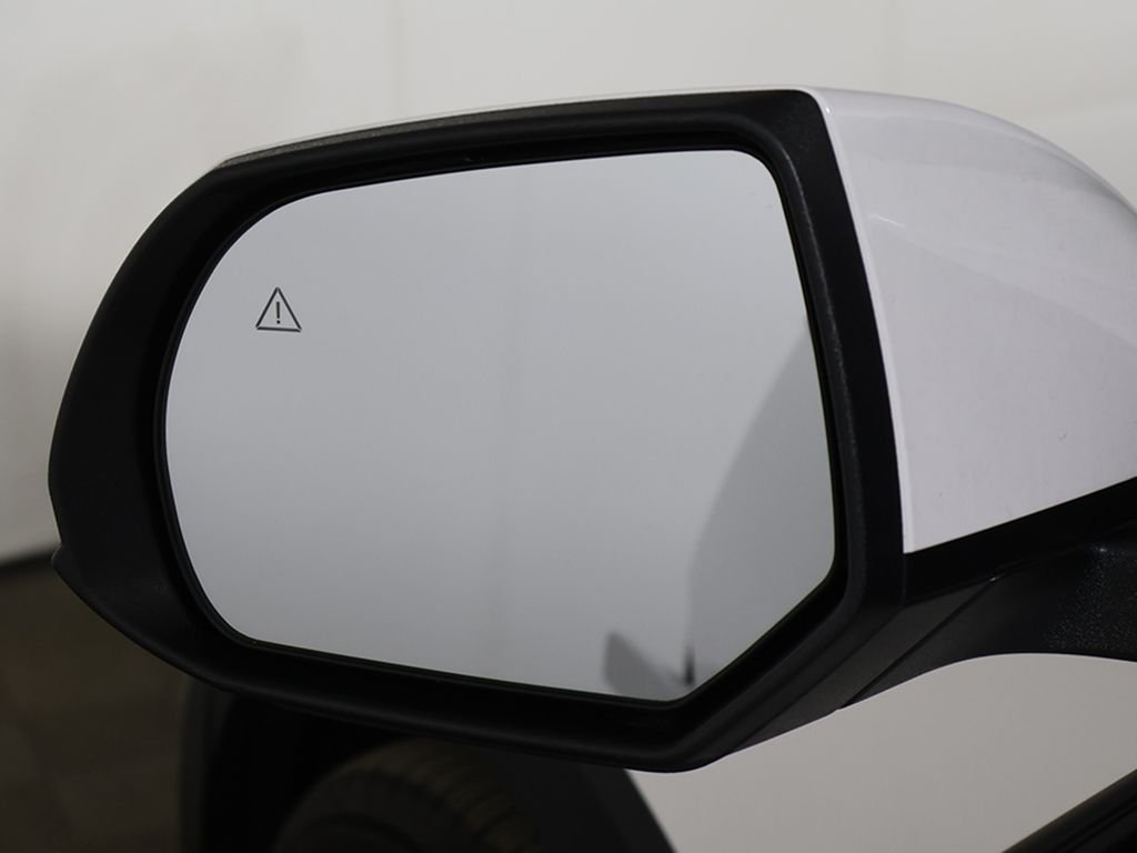 Used 2025 White Hyundai SEL image 34