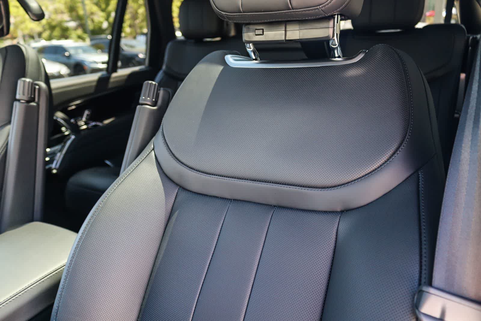 New 2026 Carpathian Grey Land Rover SE image 27