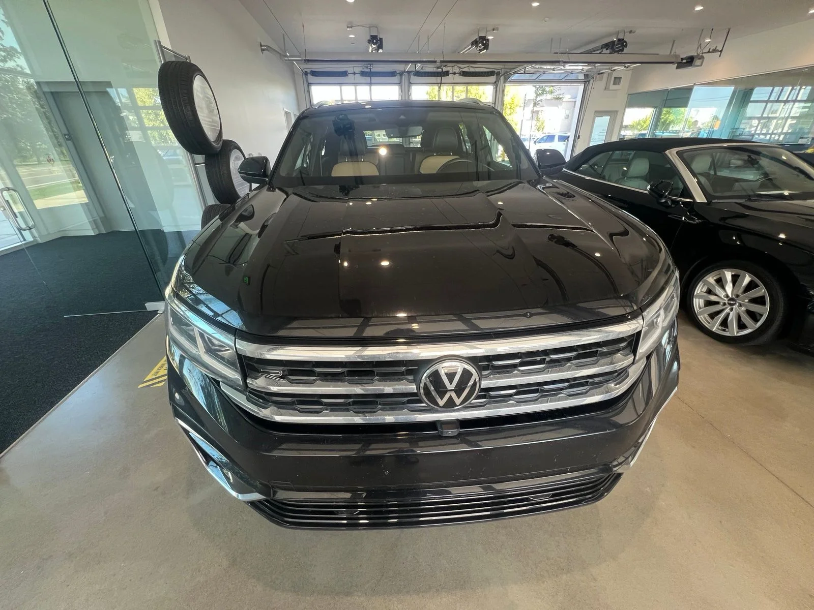 Used 2023  Volkswagen 3.6L V6 SEL Premium R-Line image 3