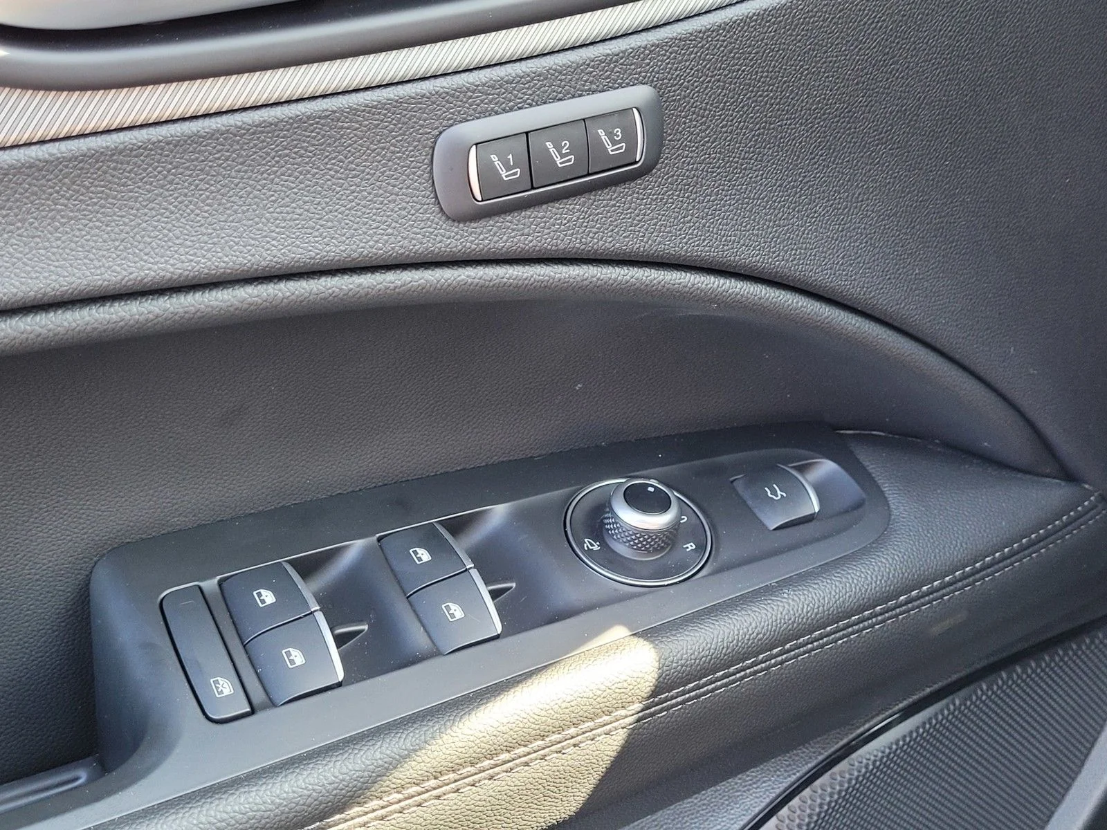 2025 Alfa Romeo Stelvio Base - Photo 13