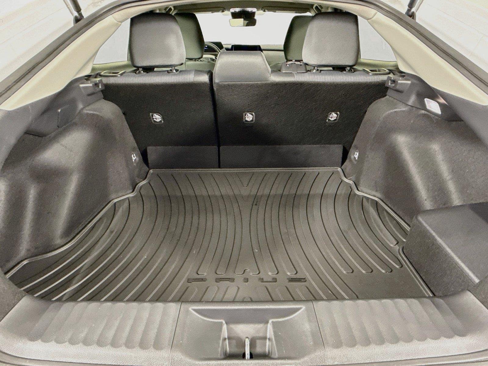 Used 2025 Wind Chill Pearl Toyota LE image 34