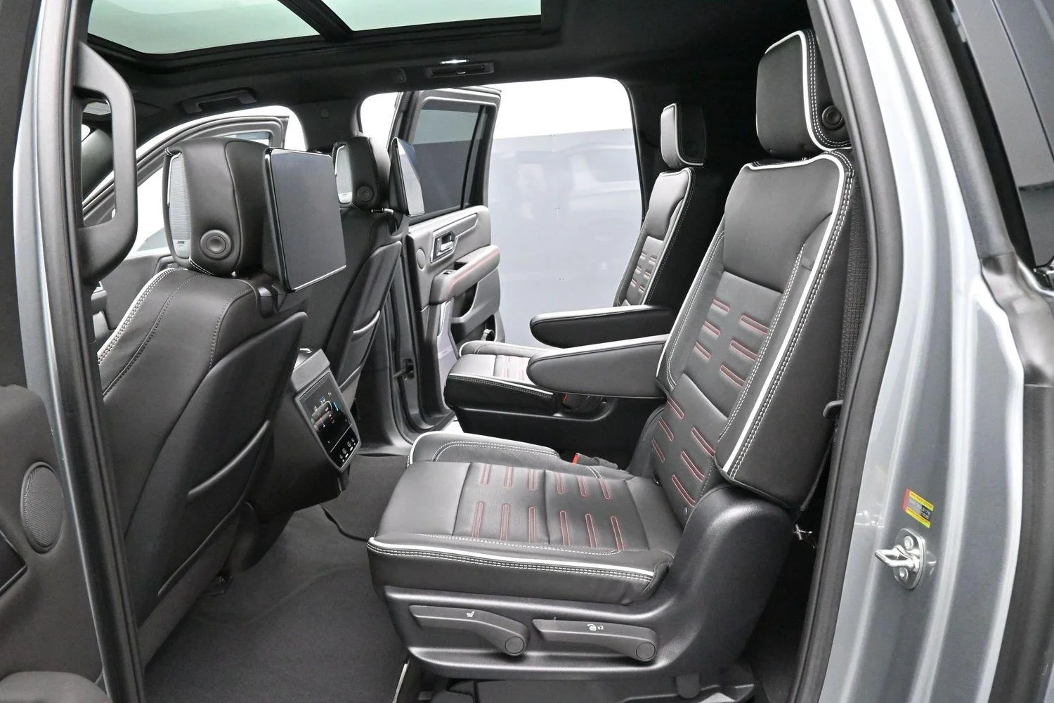 Used 2025 Sterling Metallic GMC AT4 Ultimate image 34
