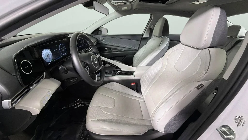 Used 2022 White Hyundai Limited image 17